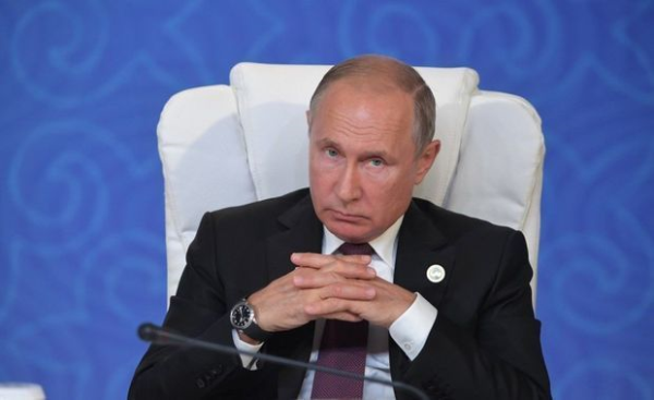 Putin İstanbulda super qəhrəman obrazında “peyda oldu” - FOTO
